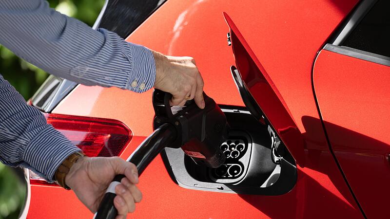 Laden statt tanken: Das Image von Elektroautos in Deutschland steigt.