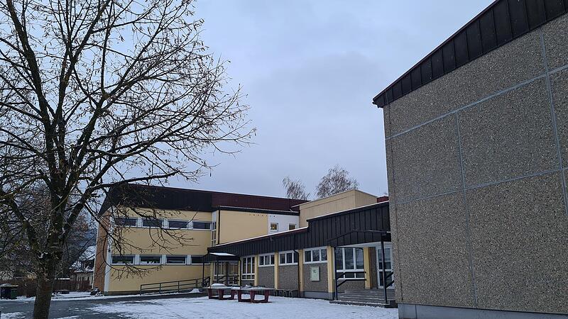 Seit &uuml;ber zehn Jahren wird nach einer sinnvollen L&ouml;sung gesucht, um Schule und Turnhalle zu heizen.Forchheim & Fr&auml;nkische Schweiz