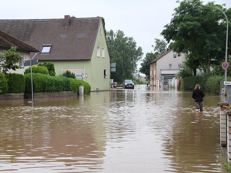 Starkregen hat 2021 mehrere Straßen in Höchstadt unter Wasser gesetzt. Starkregen hat 2021 mehrere Straßen in Höchstadt unter Wasser gesetzt.