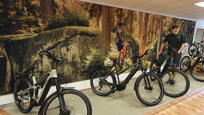 Normalerweise stehen die Fahrr&auml;der dicht an dicht im Kulmbacher "Icehouse". Doch aktuell hat Inhaber Jochen Blindzellner gerade einmal zehn Fahrr&auml;der zum Sofortverkauf im Laden. Er wartet immer noch auf einen Gro&szlig;teil seiner Bestellung aus dem vergangenen September.