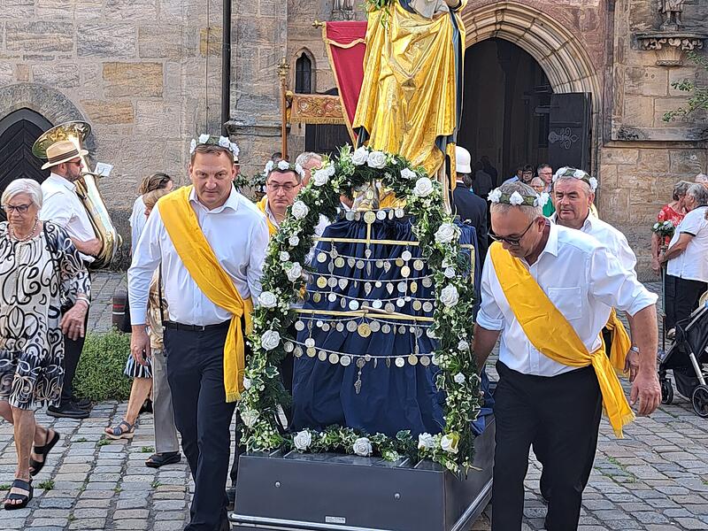 Am Freitag ist die traditionelle Prozession zu Mari&auml; Himmelfahrt durch Forchheim gezogen.