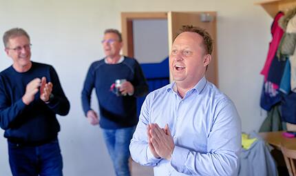 Moment der Entscheidung: Ein glücklicher Bürgermeister Mario Wolff. Moment der Entscheidung: Ein glücklicher Bürgermeister Mario Wolff.