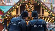 Polizei auf dem Weihnachtsmarkt Polizei auf dem Weihnachtsmarkt