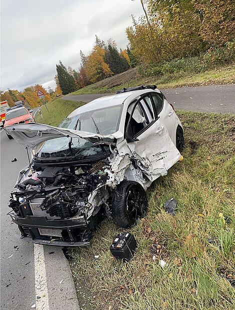 Unfall bei Ludwigsstadt: Totalschaden nach Überschlag