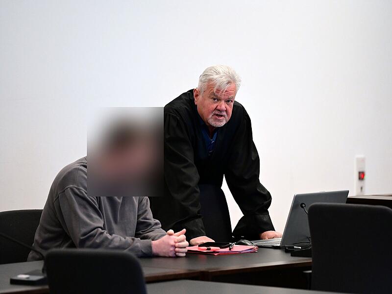 Prozess Landgericht Nürnberg-Fürth Der Angeklagte und sein Strafverteidiger Frank Jahn aus Erlangen