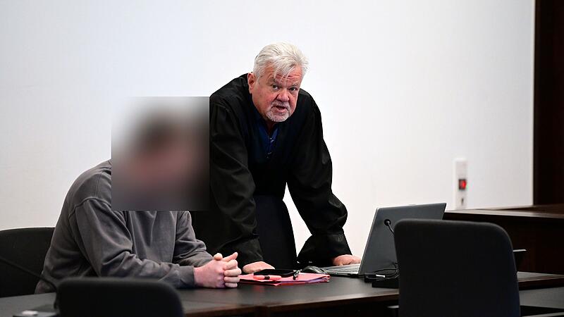 Prozess Landgericht Nürnberg-FürthForchheim & Fränkische Schweiz Der Angeklagte und sein Strafverteidiger Frank Jahn aus Erlangen