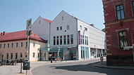 Das ehemalige Kaufhaus an der Ecke Bamberger Stra&szlig;e/Stadtgraben ist sozusagen Eingangstor zur Lichtenfelser Innenstadt.