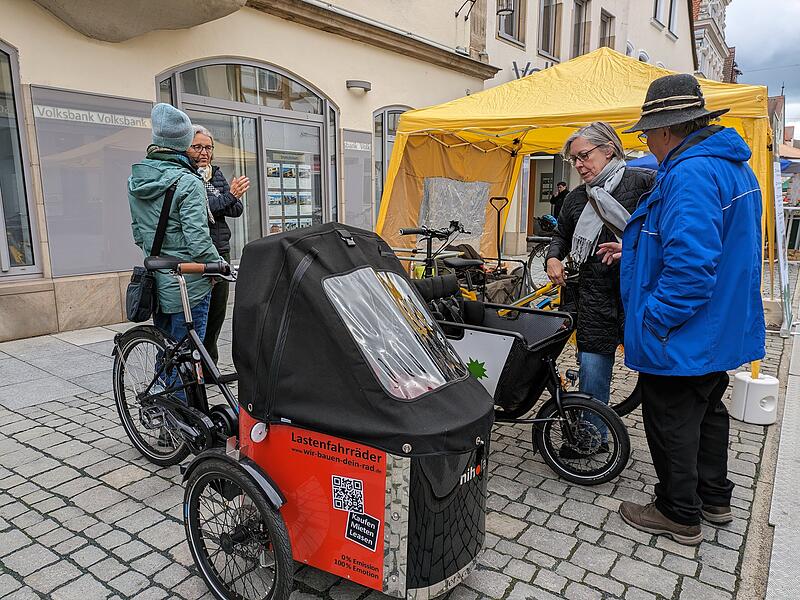 Das größte Interesse bekamen die Lastenräder, die man ab 6. Mai kostenlos ausleihen kann. Zur Verfügung gestellt werden sie von Forchheim for Future.Earth Day Forchheim Das größte Interesse bekamen die Lastenräder, die man ab 6. Mai kostenlos ausleihen kann. Zur Verfügung gestellt werden sie von Forchheim for Future.Earth Day Forchheim
