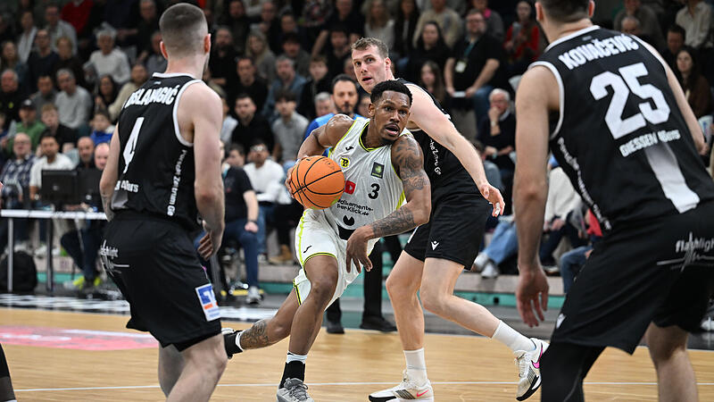 Sport Basketball 2. Bundesliga PROA Saison 2025 / 2026  28. Spieltag  am Samstag  21.03.2026  Spielbeginn 19.00 h Spielort  Bayreuth Oberfrankenhalle  BBC Bayreuth gegen Gie&szlig;en 46ers  Halbzeitergebnis 41:36 Endstand 89:79 OT (70:70) Rayshawn Mart