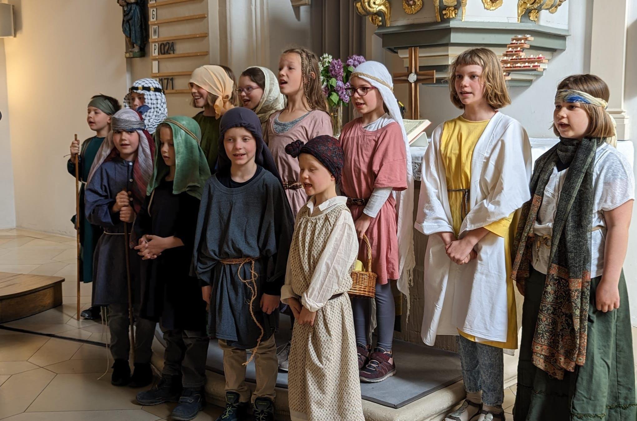 der kölner kinderchor durch die straßen auf und nieder