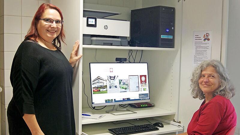 Die Caritas-Sozialp&auml;dagoginnen Andrea Wild (links) und Birgit Weickert freuen sich, mit der Surfstation einen weiteren wichtigen Baustein zur Vervollst&auml;ndigung des Hilfenetzwerkes anbieten zu k&ouml;nnen.