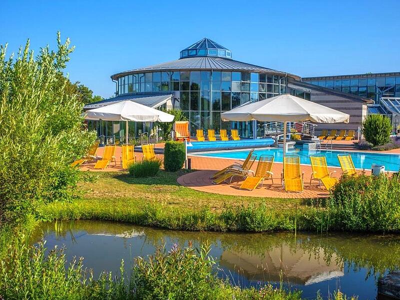 Die Therme Natur in Bad Rodach ist die einzig verbliebene Therme in der Tourismusregion Coburg-Rennsteig. Denn das Badehaus in Masserberg ist bereits seit einigen Jahren geschlossen, und die Therme in Bad Colberg steht zumindest nicht mehr der &Ouml;ff...