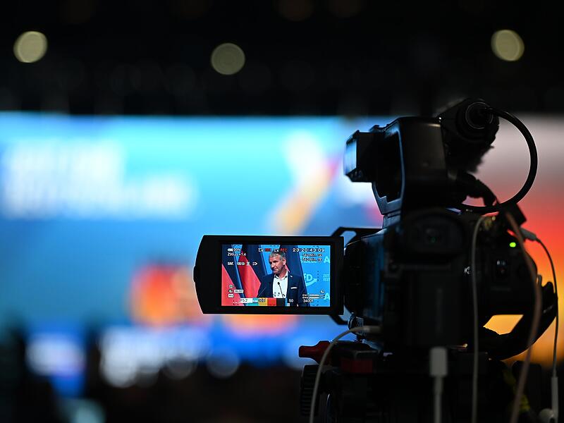 Bundesparteitag der AfDForchheim & Fränkische Schweiz Eine Kamera auf dem AfD-Parteitag in Erfurt: Eine Forchheimer Eventfirma organisierte am vergangenen Wochenende die Eventtechnik am AfD-Parteitag. Dafür erntet das Unternehmen jetzt ziemliche Kritik.