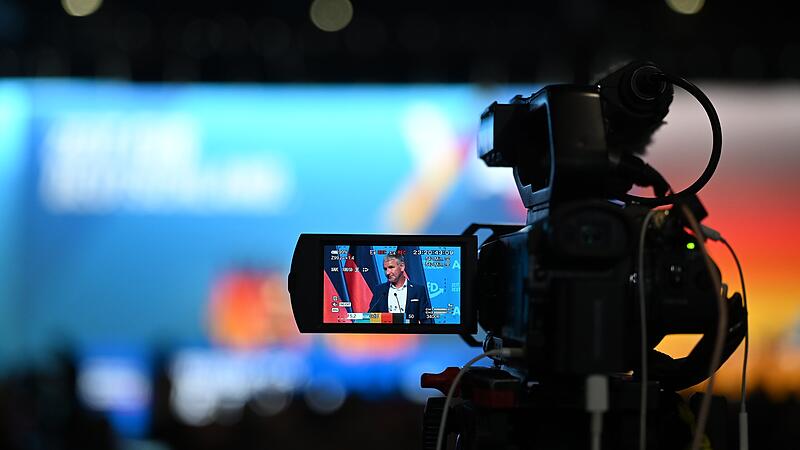 Bundesparteitag der AfDForchheim & Fränkische Schweiz Eine Kamera auf dem AfD-Parteitag in Erfurt: Eine Forchheimer Eventfirma organisierte am vergangenen Wochenende die Eventtechnik am AfD-Parteitag. Dafür erntet das Unternehmen jetzt ziemliche Kritik.