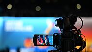 Eine Kamera auf dem AfD-Parteitag in Erfurt: Eine Forchheimer Eventfirma organisierte am vergangenen Wochenende die Eventtechnik am AfD-Parteitag. Daf&uuml;r erntet das Unternehmen jetzt ziemliche Kritik.