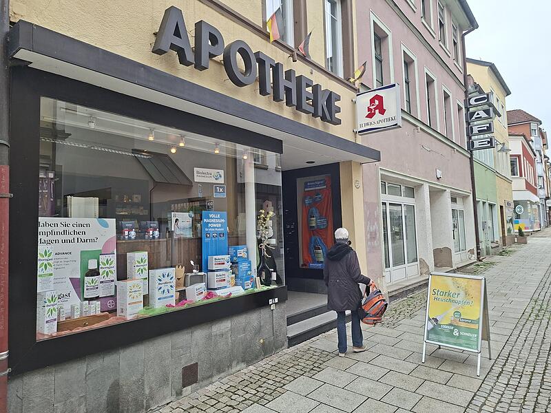 Ludwigsapotheke Bad Brückenau: David Baer 20 Jahre Apotheker Ludwigsapotheke Bad Brückenau: David Baer 20 Jahre Apotheker