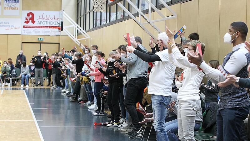 Knapp 550 Zuschauer sorgten in der Strullendorfer Hauptsmoorhalle für eine prächtige Stimmung. Knapp 550 Zuschauer sorgten in der Strullendorfer Hauptsmoorhalle für eine prächtige Stimmung.