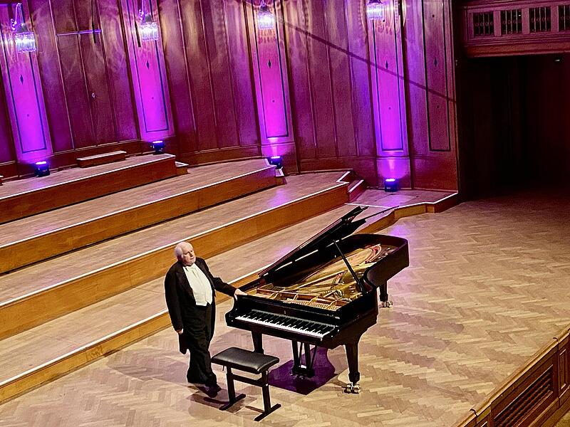 Überzeugte nicht 100-prozentig: PIanist Grigory Sokolov beim Kissinger Sommer. Überzeugte nicht 100-prozentig: PIanist Grigory Sokolov beim Kissinger Sommer.