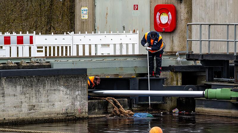 Güterschiff in Donauschleuse gesunken Güterschiff in Donauschleuse gesunken