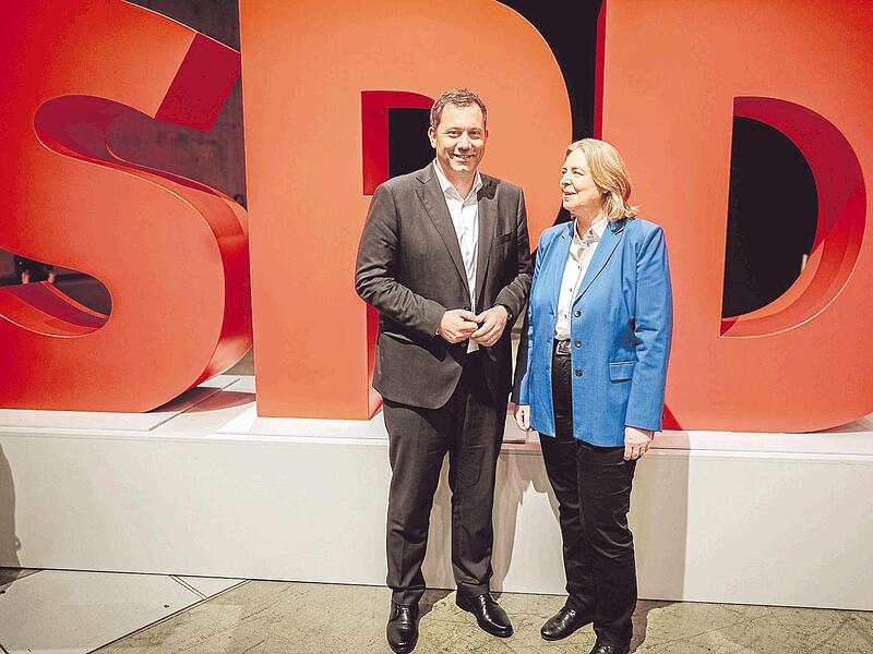 Die SPD will sich bis Ende 2027 ein neues Grundsatzprogramm geben. Das ist eine gewaltige Aufgabe f&uuml;r die beiden Parteivorsitzenden Lars Klingbeil und B&auml;rbel Bas, aber auch f&uuml;r Generalsekret&auml;r Kl&uuml;ssendorf.   