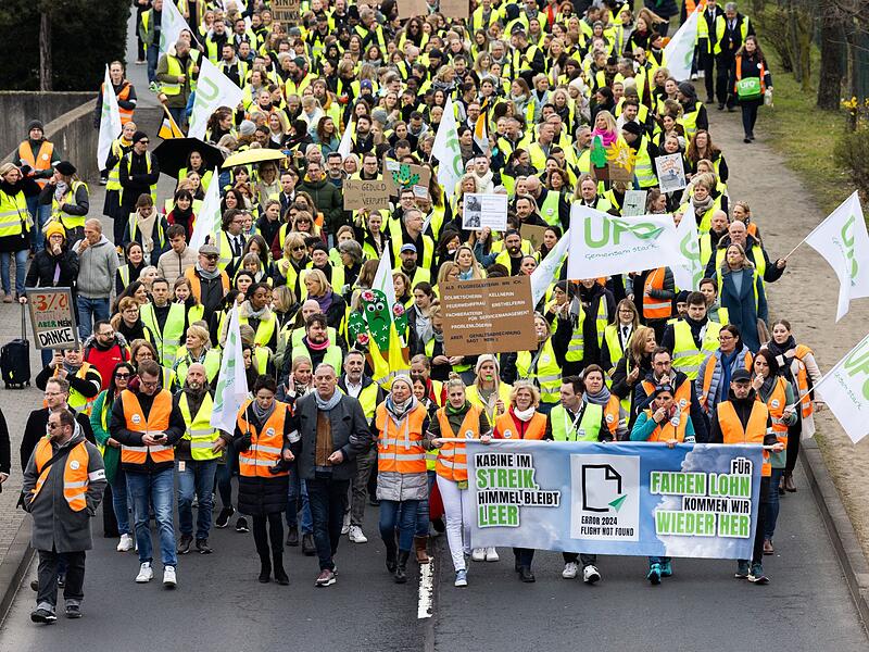 Streik der Flugbegleiter bei Lufthansa und Lufthansa Cityline