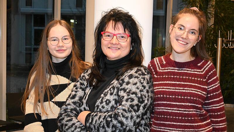 Sie sind die Schlüsselfelder Engel der Landkreis-Aktion für Senioren:  Luisa (die noch überredet werden soll),  Ulrike und Linda Dasch.
