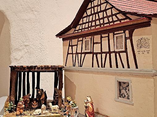 Der Krippenbauverein Knetzgau steuerte den Nachbau der Bäckerei Düring mit Krippe im Stall bei. Diese fertigte der damals 14-jährige Finn Düring mit Unterstützung von Walter Märkl an. Der Krippenbauverein Knetzgau steuerte den Nachbau der Bäckerei Düring mit Krippe im Stall bei. Diese fertigte der damals 14-jährige Finn Düring mit Unterstützung von Walter Märkl an.
