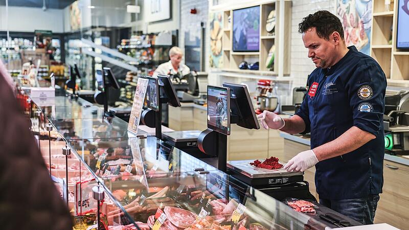 Fleischtheke im Supermarkt
