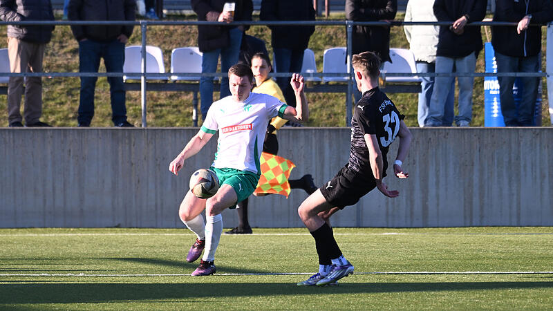 Sport Fu&szlig;ball Saison 2025 / 2026 Bayernliga Nord  25. Spiel am Donnerstag  02.04.2026 Spielort  Neudrossenfeld Sportpark Am Weinberg  Kunstrasenplatz  Beginn 18.00 h  TSV Neudrossenfeld  gegen FSV Stadeln Halbzeitergebnis 1:0 Endstand 2:1 Lucas H&uuml;mmer L