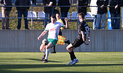 Sport Fu&szlig;ball Saison 2025 / 2026 Bayernliga Nord  25. Spiel am Donnerstag  02.04.2026 Spielort  Neudrossenfeld Sportpark Am Weinberg  Kunstrasenplatz  Beginn 18.00 h  TSV Neudrossenfeld  gegen FSV Stadeln Halbzeitergebnis 1:0 Endstand 2:1 Lucas H&uuml;mmer L