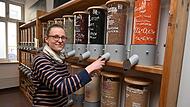 Im Unverpackt-Bamberg können sich Kunden beispielsweise in Gläsern, ganz ohne zusätzlichen Verpackungsmüll, ihre Lebensmittel abfüllen.