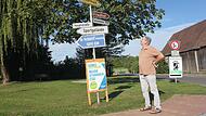Ein Wahlplakat an einem Verkehrsschild und im Kreuzungsbereich wie hier in Oberreichenbach ist eigentlich nicht zulässig. Der Grüne Uwe Becker ist dagegen nun vorgegangen.