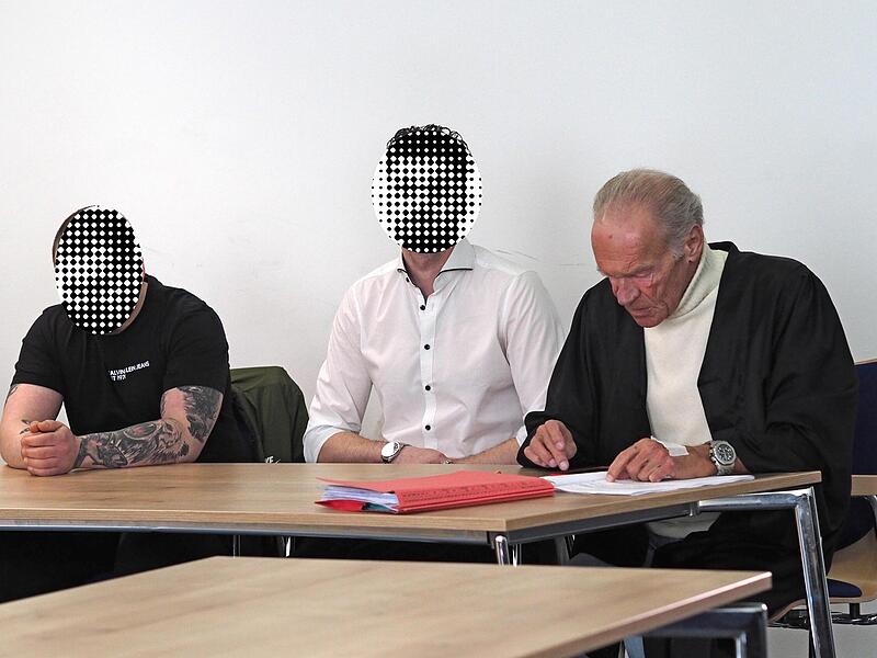 Empfindliche Geldstrafen und Haft zur Bew&auml;hrung, hat das Amtsgericht Coburg gegen zwei junge M&auml;nner verh&auml;ngt. Rechts Strafverteidiger Andreas G&uuml;nther.