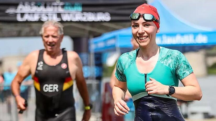 Schwimmen, Rad fahren, laufen: Quer durch die Stadt und das Kitzinger Land f&uuml;hrte mit rund 700 Teilnehmern am Samstag 03.08.24 der beliebte Mainfrankentriathlon.
