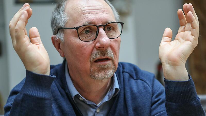 Sein Amt hat er aufgegeben, seine Zuversicht ist geblieben: Andreas Galster in seinem Haus in Baiersdorf.Forchheim & Fränkische Schweiz Sein Amt hat er aufgegeben, seine Zuversicht ist geblieben: Andreas Galster in seinem Haus in Baiersdorf.Forchheim & Fränkische Schweiz