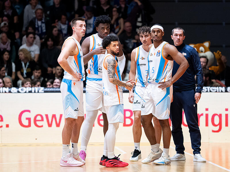 Jenas Co-Trainer Dominik Günthner (rechts) stand bis 2020 in Bamberg an der Seitenlinie. Jenas Co-Trainer Dominik Günthner (rechts) stand bis 2020 in Bamberg an der Seitenlinie.
