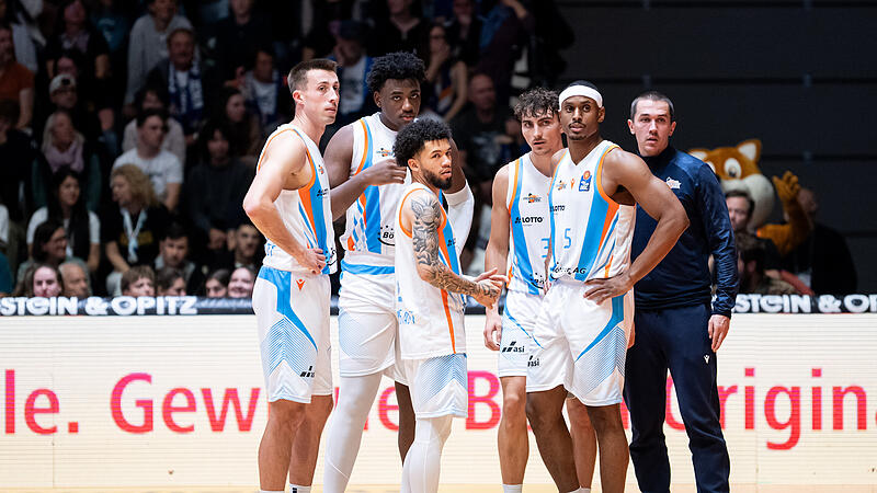 Jenas Co-Trainer Dominik G&uuml;nthner (rechts) stand bis 2020 in Bamberg an der Seitenlinie.
