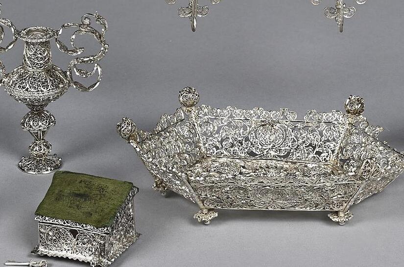 Aus Coburg nach Gotha: Diese winzigen Schalen und Leuchter sind aus feinem Silberdraht gearbeitet. Sie gehören zu den Stücken, die gleich nach Gründung des Doppelherzogtums nach Gotha kamen. Aus Coburg nach Gotha: Diese winzigen Schalen und Leuchter sind aus feinem Silberdraht gearbeitet. Sie gehören zu den Stücken, die gleich nach Gründung des Doppelherzogtums nach Gotha kamen.