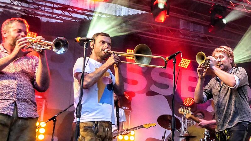 Begeisternder Auftritt: La Brass Banda gastierte beim Kultursommer R&ouml;dental.