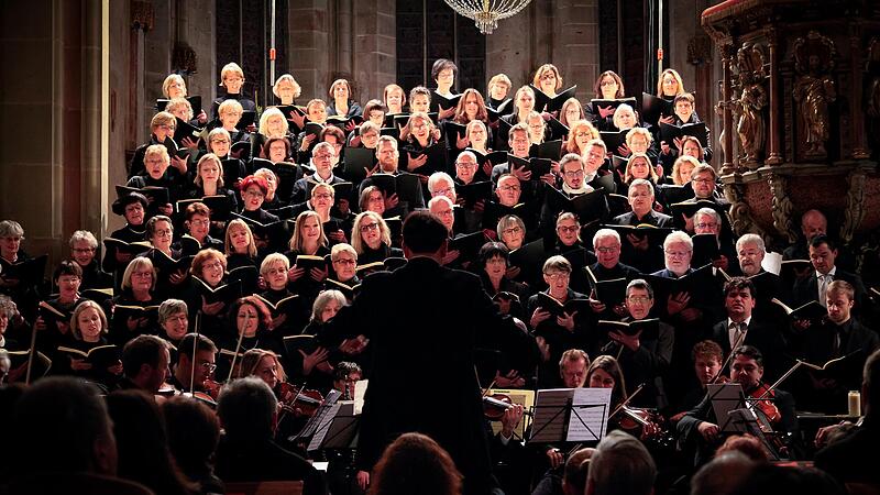 2022 sang die Kirchenmusik in den Ha&szlig;bergen Bachs Johannes-Passion. Ohne die Kulturstiftung des Bezirks w&auml;re eine Veranstaltung mit so hochrangigen Interpreten nie m&ouml;glich.