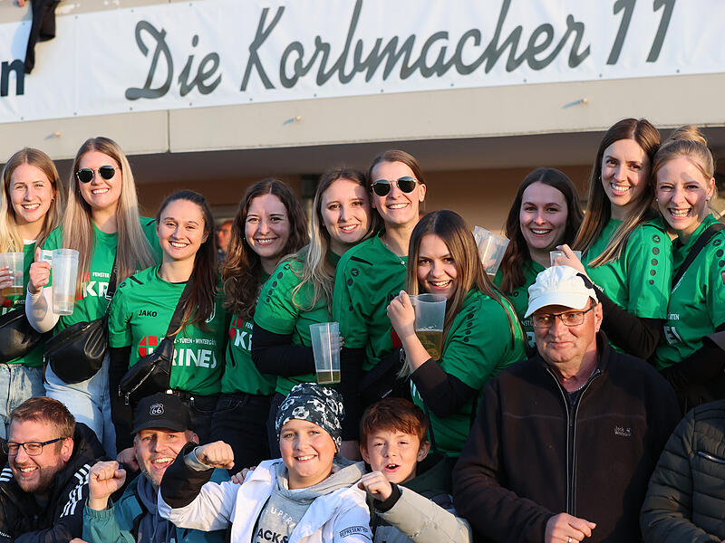 Fans und Freunde des FC Sand d&uuml;rfen sich freuen: Fast alle Spieler bleiben dem Team in der kommenden Spielzeit erhalten.
