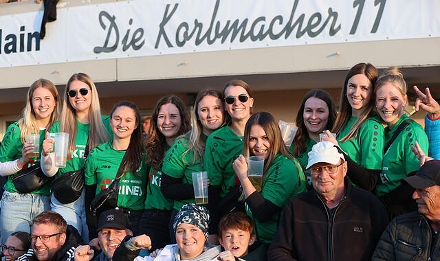 Fans und Freunde des FC Sand d&uuml;rfen sich freuen: Fast alle Spieler bleiben dem Team in der kommenden Spielzeit erhalten.