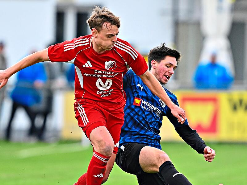 Der FC Herzogenaurach um Maximilian Hafenbrädl (r.) empfängt nach dem Landesliga-Aufstieg am Samstag um 15 Uhr zum Derby den SV Buckenhofen. Sportfoto Zink Der FC Herzogenaurach um Maximilian Hafenbrädl (r.) empfängt nach dem Landesliga-Aufstieg am Samstag um 15 Uhr zum Derby den SV Buckenhofen. Sportfoto Zink