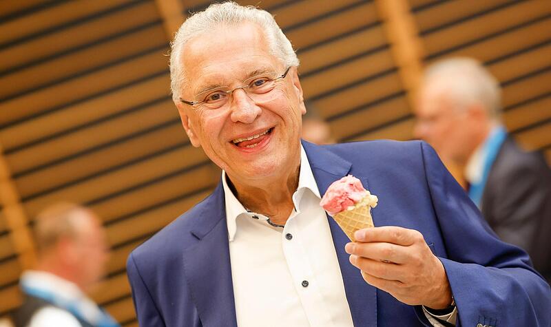 Joachim Herrmann will nah dran sein an den Bürgerinnen und Bürgern in Bayern. Joachim Herrmann will nah dran sein an den Bürgerinnen und Bürgern in Bayern.