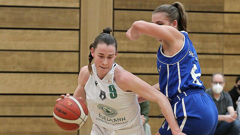 Julia Förner (links), die hier an Saskia Gesselbach von der SG Weiterstadt vorbeizieht, ist mit 16,9 Punkten im Schnitt hinter Ela Micunovic (17,4) zweiterfolgreichste Korbschützin der DJK Don Bosco Bamberg. Julia Förner (links), die hier an Saskia Gesselbach von der SG Weiterstadt vorbeizieht, ist mit 16,9 Punkten im Schnitt hinter Ela Micunovic (17,4) zweiterfolgreichste Korbschützin der DJK Don Bosco Bamberg.