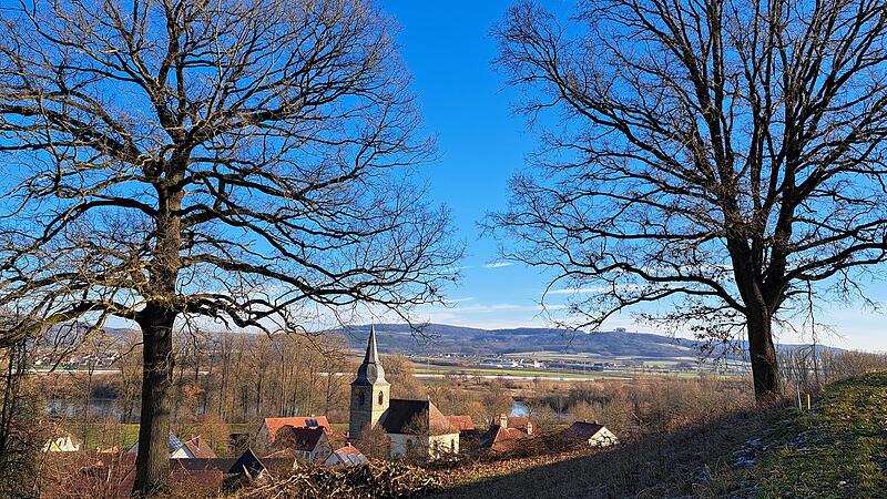 Das Dorf Wiesen liegt idyllisch im Maintal. Nur der weiter fortschreitende Kiesabbau am Ortsrand führt immer wieder zu Debatten.