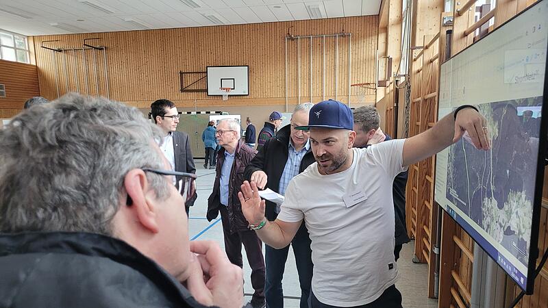 Bei einem Infomarkt in Zeitlofs wurden die neuen Gleichstromtrassen Nordwestlink und S&uuml;dwestlink vorgestellt