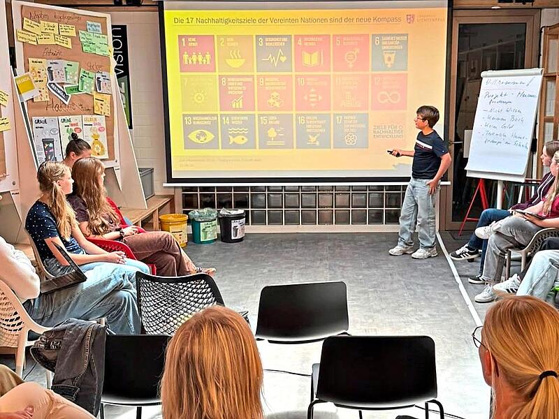 Die Schülerinnen und Schüler präsentieren ihre Ideen. Andreas Grosch/Landratsamt Lichtenfels Die Schülerinnen und Schüler präsentieren ihre Ideen. Andreas Grosch/Landratsamt Lichtenfels