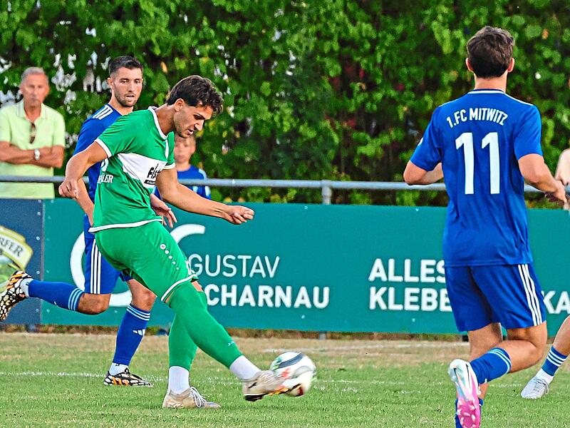 Die Entscheidung zum 3:1: Dustin Renk traf mit seinem zweiten Ballkontakt nach Einwechslung ins Netz. Die Entscheidung zum 3:1: Dustin Renk traf mit seinem zweiten Ballkontakt nach Einwechslung ins Netz.
