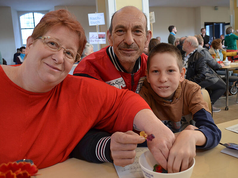Vesperkirche 2025Vesperkirche 2025 Stefanie und Thomas Weigand mit Sohn Fabian aus Grub am Forst.